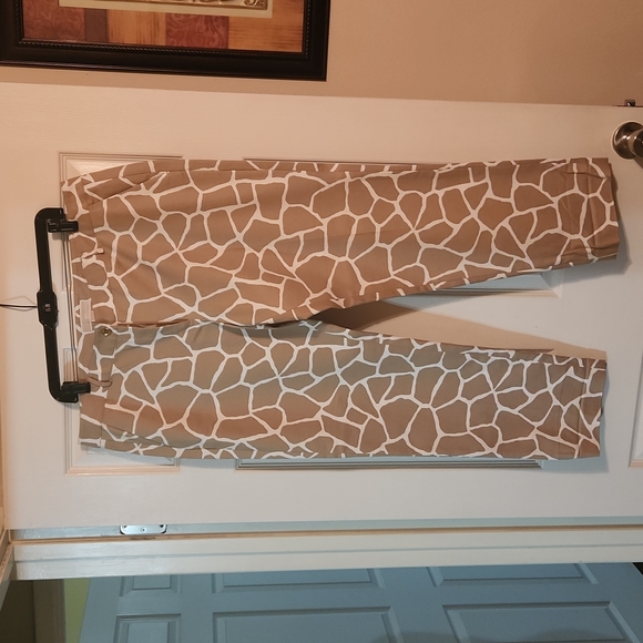 MICHAEL Michael Kors Pants - Women leopard patterned ankle length pants. Tan/ off white